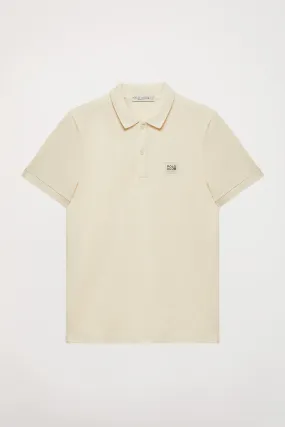 Polo orgánico de manga corta beige Neutrals con logo