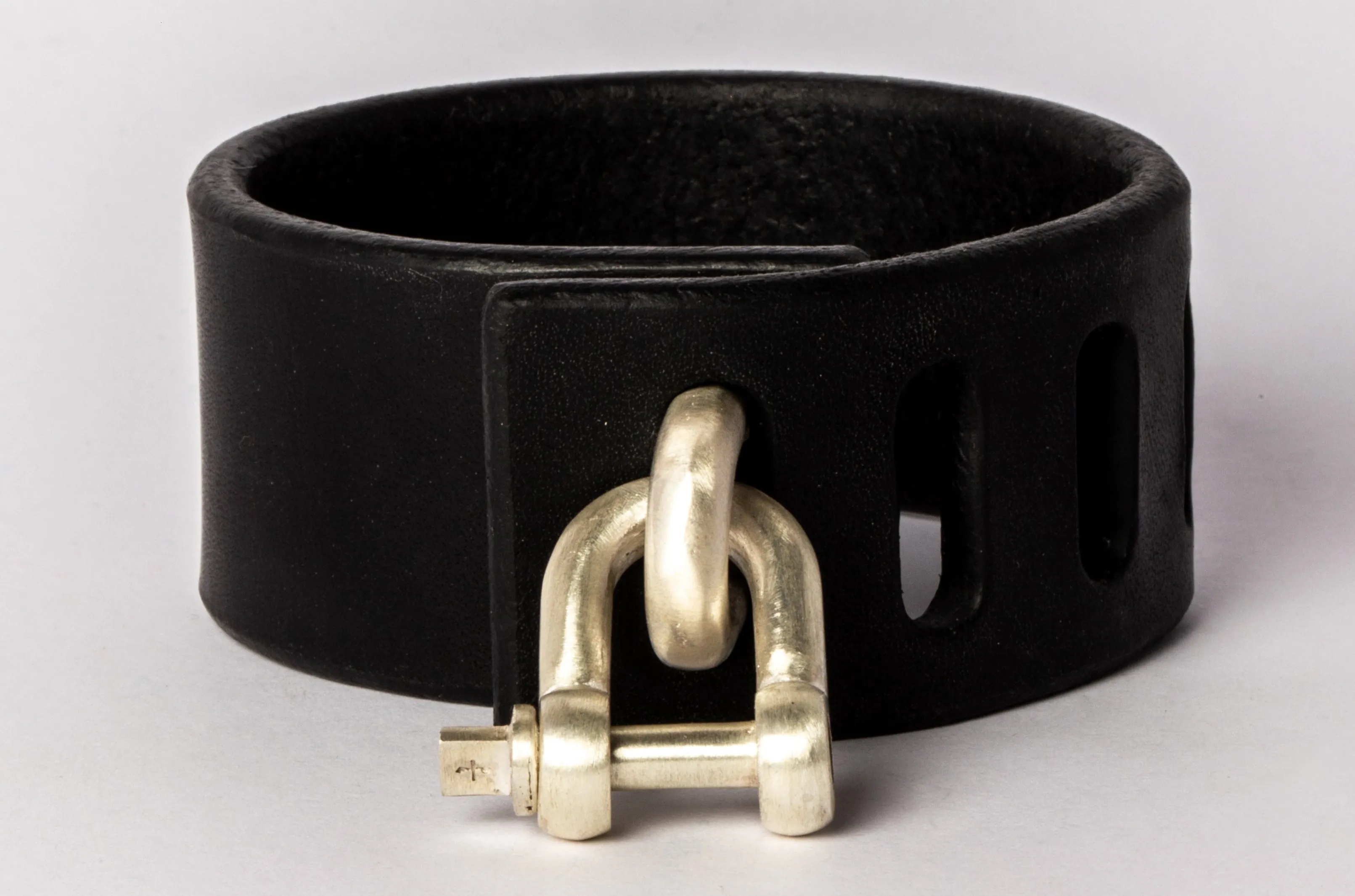 Restraint Charm Bracelet (30mm, MA BLK)